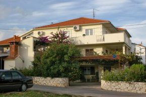 Apartments with a parking space Supetar, Brac - 2845